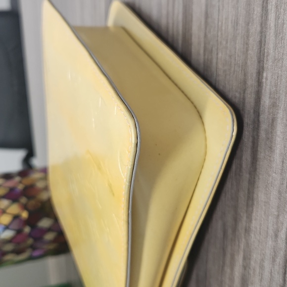 HP! LOUIS VUITTON Monogram Vernis Mott- Yellow with Blue Interior - Picture 11 of 13